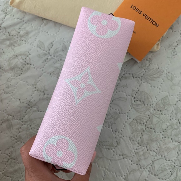 Louis Vuitton Cosmetic Pouch - Picture 10 of 13